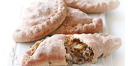 Кальцоне з артишоками та оливками