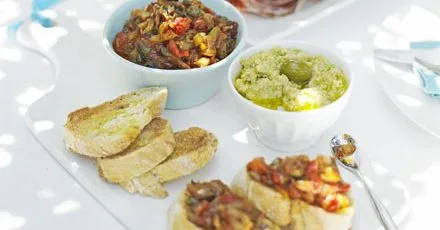 Ароматний діп з артишоками та оливками