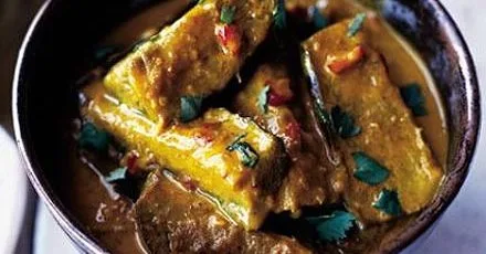 Баклажанове карі з лемонграсом і кокосовим молоком