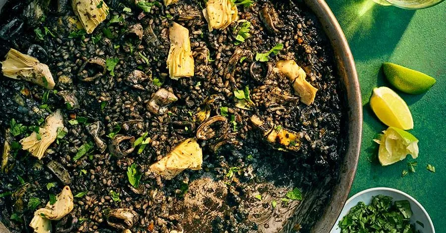 Рис, запечений з кальмаром і чорнилом