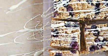 Флапджек з чорницею та макадамі