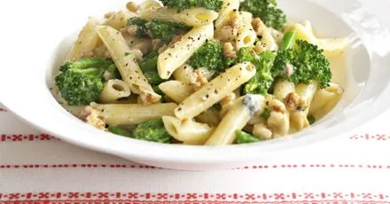 Broccoli, walnut and blue cheese pasta
