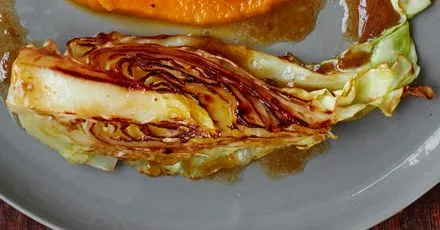 Капуста, підгоріла в маслі
