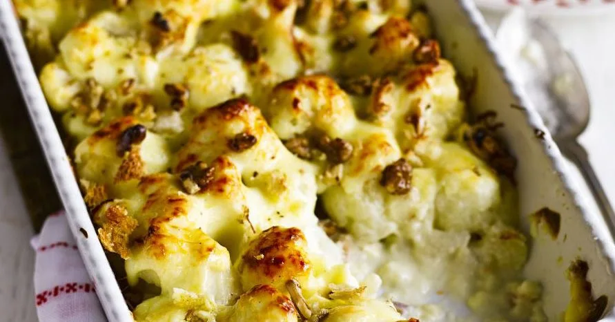 Кольрабі з сиром, волоськими горіхами та крихтами