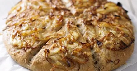 Хліб з сиром і цибулею