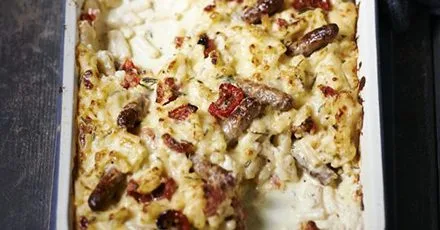 Макарони з сиром, томатами та чиполатами