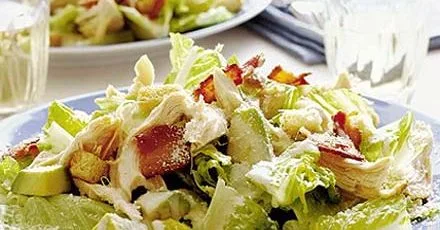 Салат Цезар з куркою та беконом