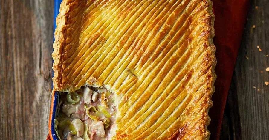 Курка, порей і шинка у пиріжковій скоринці