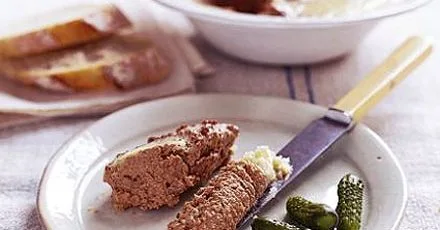 Паштет з курячої печінки та піно