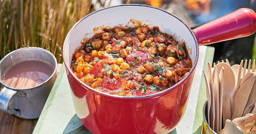 Тажін з нутом та кускусом