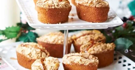 Christmas crumble friands
