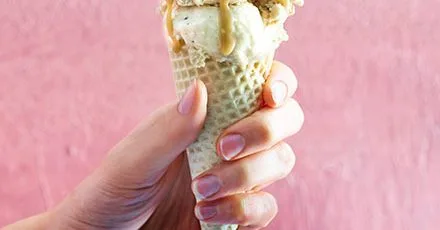 Кокосове, карамельне та пеканове морозиво без молочних продуктів