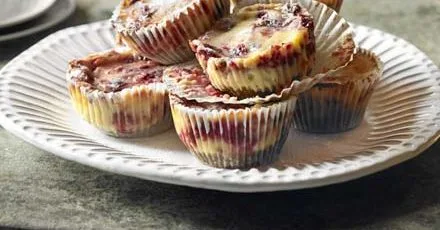 Cranberry ripple cheese-cupcakes