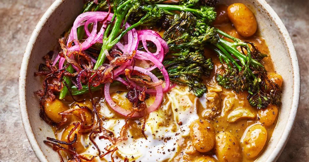 Карі з масляними бобами та цибулею трьома способами