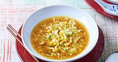 Курячий суп з кукурудзяними зернами у карі