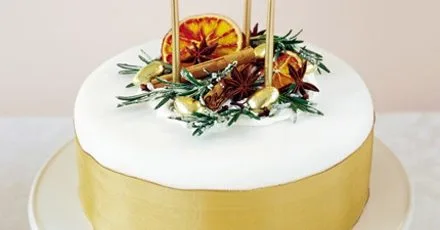 Festive fruit & spice decoration
