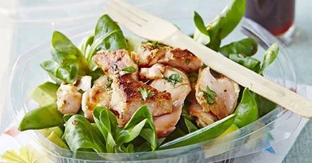 Flaked salmon salad with honey dressing