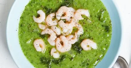 Green chowder with prawns