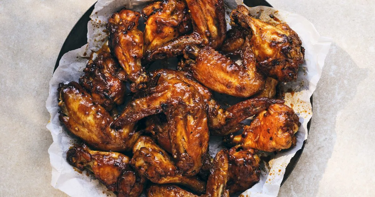 Курячі крила з медом та чіпотле BBQ