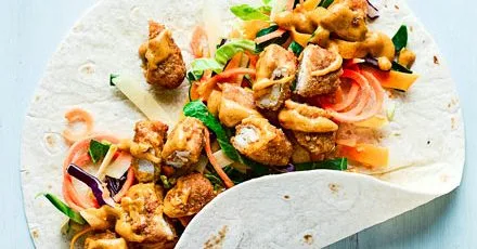Курячі кутси з карі у лаваші