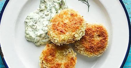 Little crab cakes & herby tartare