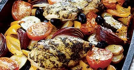 Середземноморська курка з запеченими овочами