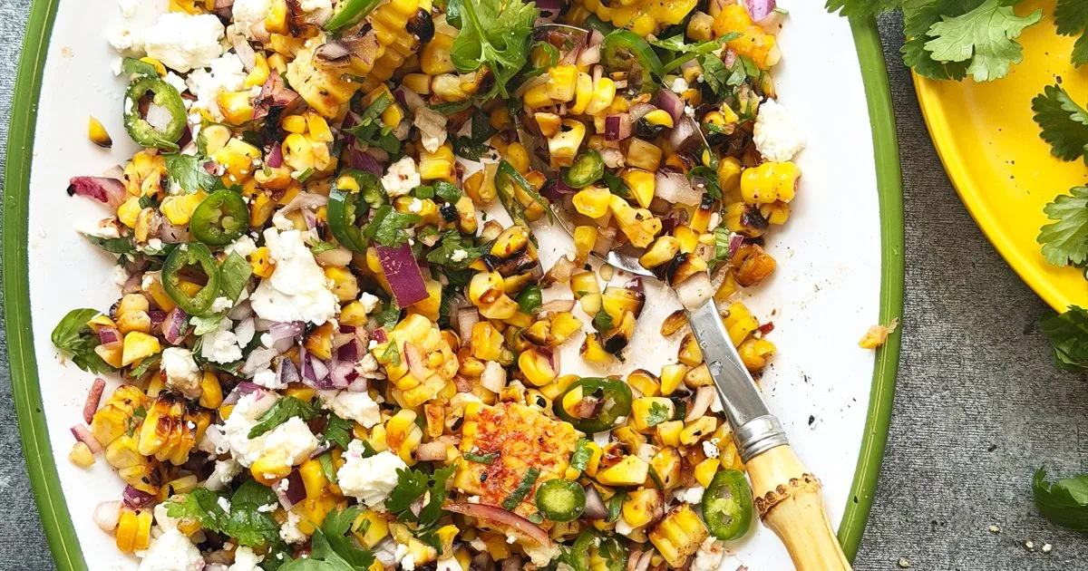 Салат з мексиканською вуличною кукурудзою