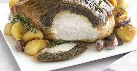 Соковита корона індички з каштаново‑трюфельною начинкою