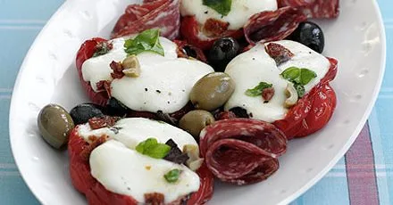 Mozzarella peppers with chunky Italian dressing