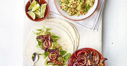 Mushroom fajitas with avocado hummus