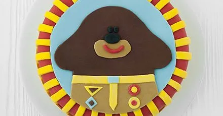 Торт «Orange and raspberry Hey Duggee»
