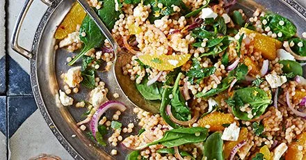 Салат з апельсином, фетою та кускусом