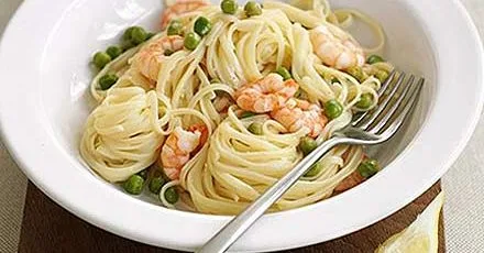 Pea, prawn & lemon linguine