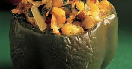 Перець, фарширований кукурудзою, чилі та сиром