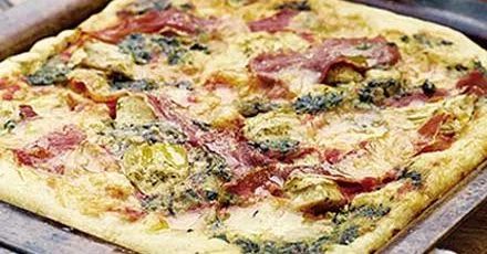 Pesto pizza with artichokes & prosciutto