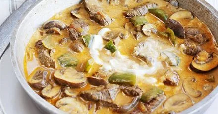 Quick steak & mushroom stroganoff