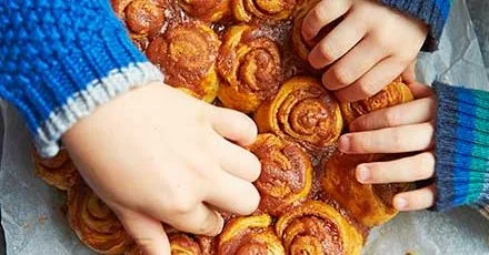 Легкі булочки з корицею