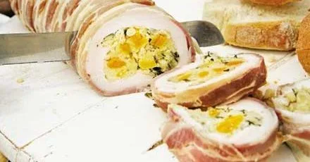 Запечене курча з кускусом та кедровою начинкою