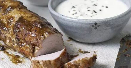 Запечена свинина з кускусом і імбирним йогуртом