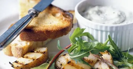 Тости з Рокфором і перченими грушами