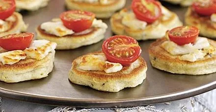 Скоуни з розмарином, оливками та козячим сиром