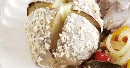 Картопля, запечена в солі