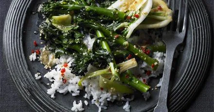 Овочі в соусі з клейким рисом та кунжутом