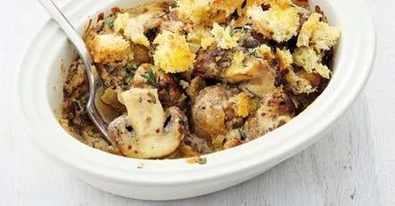Пиріжки з ковбасою та грибами
