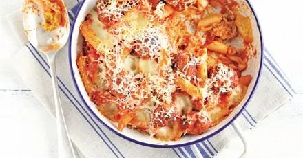 Запіканка з макаронами та ковбасними кульками