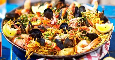 Морепродукти фідеуа паелья