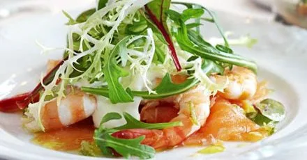 Smoked salmon with prawns, horseradish cream & lime vinaigrette