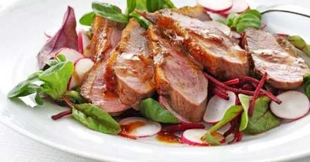Салат з копченою качкою та кленовим сиропом