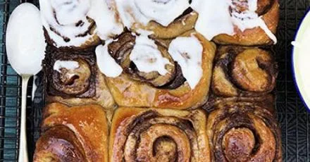 Sourdough cinnamon buns
