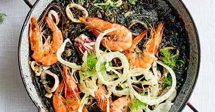 Іспанський рис з кальмаром, креветками та фенхелем